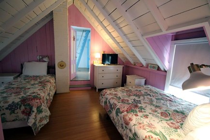 Oak Bluffs Martha's Vineyard vacation rental - The Pink Magenta bedroom