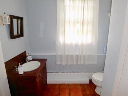 Edgartown Martha's Vineyard vacation rental - Conveniently located half bath downstairs