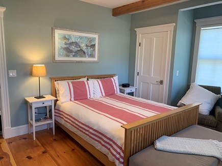 Vineyard Haven, In the heart of the Village of Martha's Vineyard vacation rental - Main Floor Queen En Suite Shower Bath