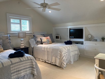 Oak Bluffs Martha's Vineyard vacation rental - 2 doubles,2 entries,via the Jack 'n Jill BA or walk-thru closet