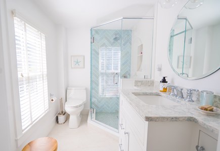 Oak Bluffs Martha's Vineyard vacation rental - Downstairs Bath With Shower