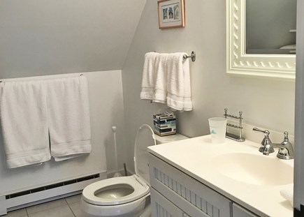 Edgartown Martha's Vineyard vacation rental - Full bathroom with shower/tub