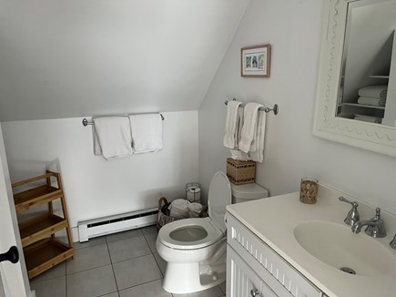 Edgartown Martha's Vineyard vacation rental - Full bathroom with shower/bathtub