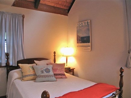 Oak Bluffs Martha's Vineyard vacation rental - Cozy bedroom with a full bed to enjoy a peaceful rest