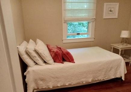 Oak Bluffs, Near MV Hospital Martha's Vineyard vacation rental - Bedroom three: two twin beds (trundle)