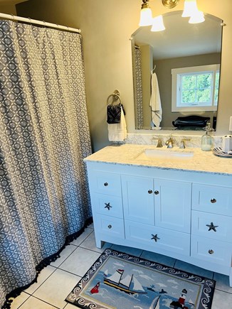 Oak Bluffs Martha's Vineyard vacation rental - Queen suite bath