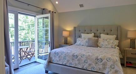 Oak Bluffs, Preserves Martha's Vineyard vacation rental - 2nd Fl Master King suite with balcony