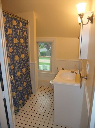 Oak Bluffs Martha's Vineyard vacation rental - Upstairs Full Bathroom