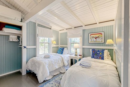 Oak Bluffs, Harthaven Martha's Vineyard vacation rental - Bedroom with twins