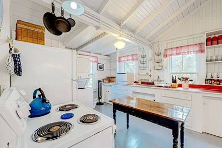 Oak Bluffs, Harthaven Martha's Vineyard vacation rental - Cottage kitchen