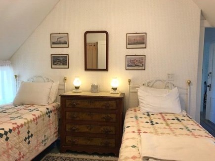 Oak Bluffs Martha's Vineyard vacation rental - Middle twin bedroom with clothes closet