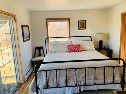 Aquinnah, Tashtego's Tree House Martha's Vineyard vacation rental - King bedroom with luxury soft plush mattress