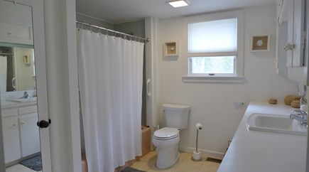 Oak Bluffs Martha's Vineyard vacation rental - Full bath tub/shower combo