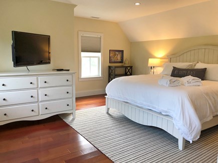 Oak Bluffs Martha's Vineyard vacation rental - 2nd FL King suite