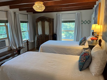 Oak Bluffs, East Chop Martha's Vineyard vacation rental - Twin beds with 1/2 bath ensuite