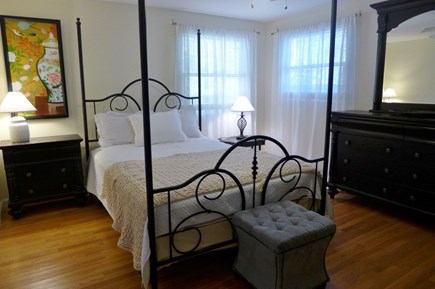 Oak Bluffs Martha's Vineyard vacation rental - Second bedroom with Queen bed and Twin/Queen Daybed