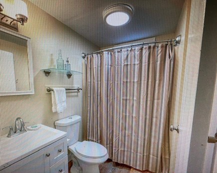 Katama-Edgartown Martha's Vineyard vacation rental - Hall bath with tub/shower second floor