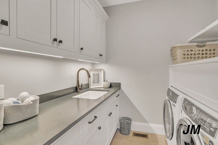 Oak Bluffs Martha's Vineyard vacation rental - Laundry room