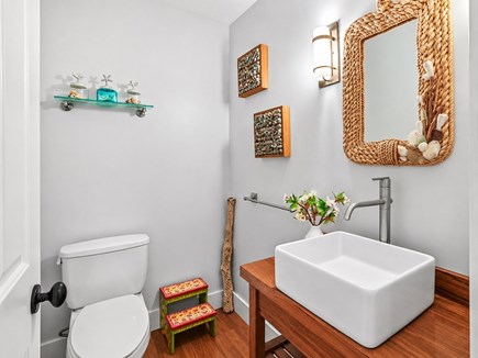 Oak Bluffs Martha's Vineyard vacation rental - First floor half bathroom