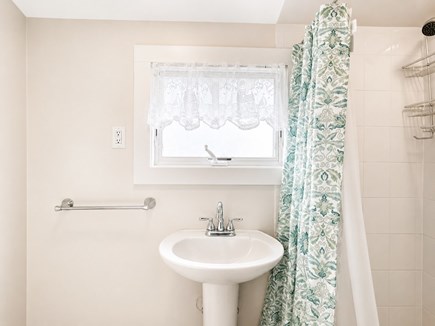 Oak Bluffs Martha's Vineyard vacation rental - Primary bathroom
