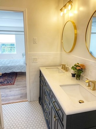 Oak Bluffs Martha's Vineyard vacation rental - En suite with dual vanity sinks