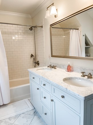 Edgartown Martha's Vineyard vacation rental - Bedroom #4: Full Bathroom