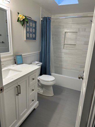 Oak Bluffs Martha's Vineyard vacation rental - Full Bathroom
