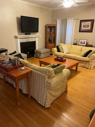 Vineyard Haven, Tisbury Martha's Vineyard vacation rental - Living room