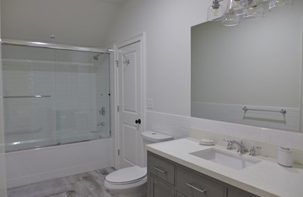 Oak Bluffs Martha's Vineyard vacation rental - 2nd level Twin full bath w/ shower/tub combo