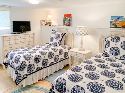 West Tisbury, Makonikey Martha's Vineyard vacation rental - Upper level bedroom with twin beds