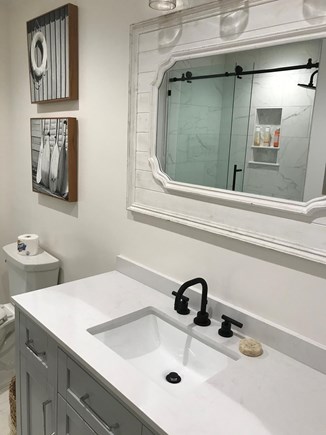 Vineyard Haven, Tisbury Martha's Vineyard vacation rental - Guest apartment bath