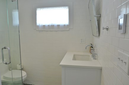 Oak Bluffs Martha's Vineyard vacation rental - 1st Floor  Master Full bath w/ shower
