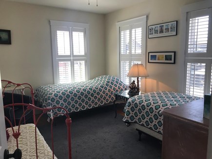 Oak Bluffs Martha's Vineyard vacation rental - Sunlit twin bedroom