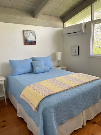 Chilmark Martha's Vineyard vacation rental - Queen bed in the blue room