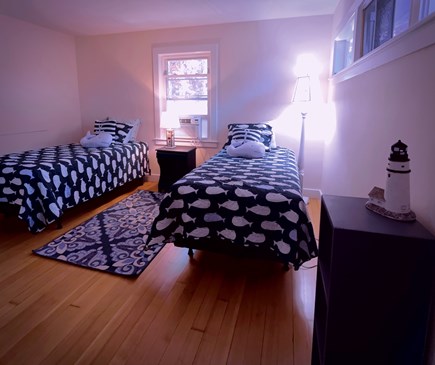 Vineyard Haven, Lake Tashmoo Martha's Vineyard vacation rental - Twin bedroom can be converted to king bed upon request