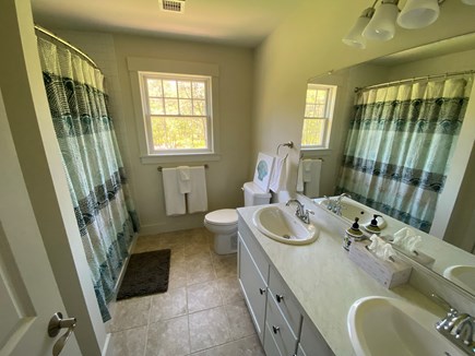 Oak Bluffs, Tower Ridge (Farm Neck) Martha's Vineyard vacation rental - Bathroom 2
