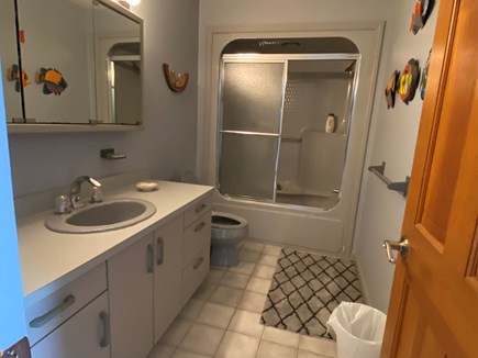 Oak Bluffs Martha's Vineyard vacation rental - Second floor bathroom for guess bedroom