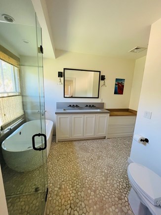 Edgartown Martha's Vineyard vacation rental - Bunk room bath
