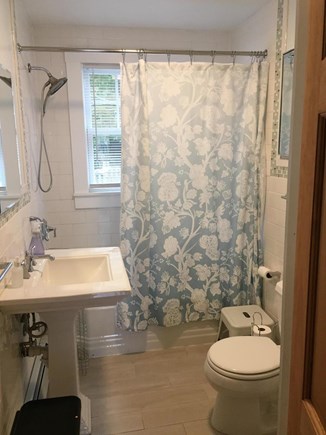 VIneyard Haven  Martha's Vineyard vacation rental - Full bathroom