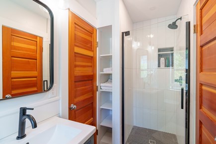 Oak Bluffs, Waterfront Home on Nantucket S Martha's Vineyard vacation rental - Newly renovated shared bath.