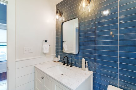 Oak Bluffs, Waterfront Home on Nantucket S Martha's Vineyard vacation rental - 