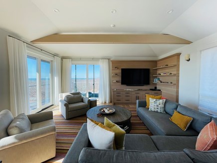Seamist: Aquinnah Sunsets & Wa Martha's Vineyard vacation rental - Main floor living area