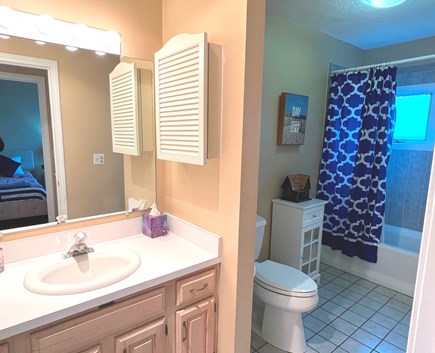 Oak Bluffs Martha's Vineyard vacation rental - Shared bathroom for the second bedroom