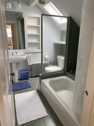 Chilmark, Abels Hill Martha's Vineyard vacation rental - Upstairs bathroom