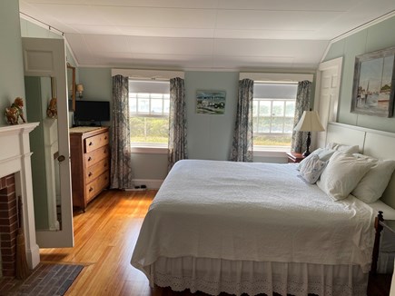 Chilmark, Abels Hill Martha's Vineyard vacation rental - Upstairs Queen with private bath