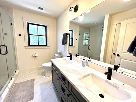 Oak Bluffs Martha's Vineyard vacation rental - Second Floor Shared Full Bath