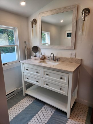 Oak Bluffs, Lagoon Heights Martha's Vineyard vacation rental - Newly renovated 2nd floor bathroom