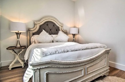 Oak Bluffs Martha's Vineyard vacation rental - Bedroom with queen bed