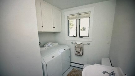 Oak Bluffs Martha's Vineyard vacation rental - Laundry and half bathroom