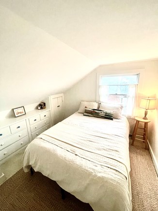 Chappaquiddick, Chappy Dike Bridge Cottage Martha's Vineyard vacation rental - Upstairs queen bedroom